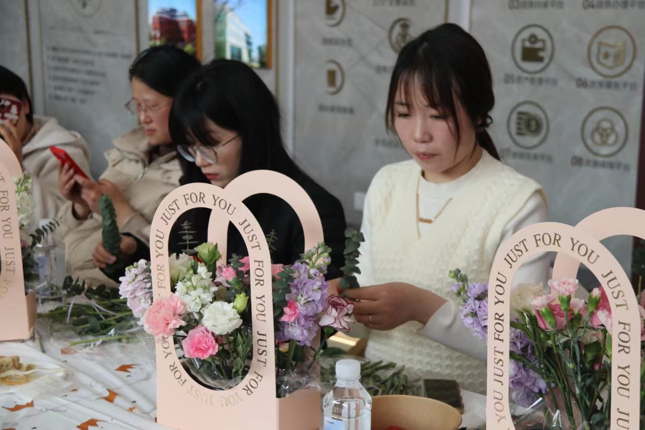 Hari ini Elim melancarkan aktiviti susunan bunga untuk meraikan Hari Wanita Antarabangsa
